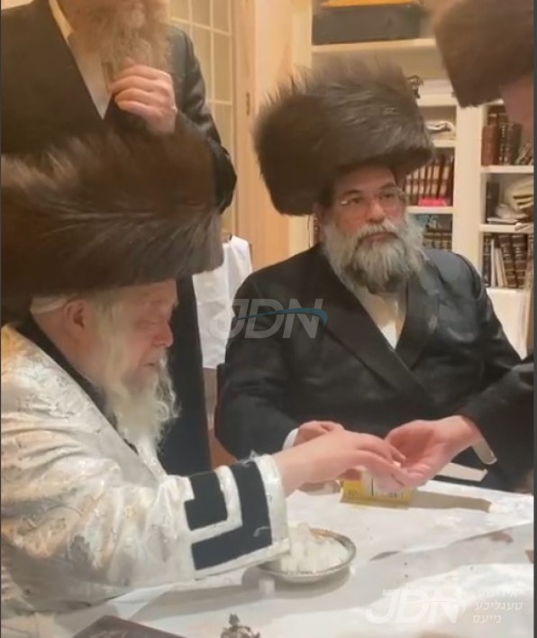 רייכע ווידעאו פון האדמו&quot;ר מקרעטשניף סיגעט זצ&quot;ל, ביים סעודת מלוה מלכה אין שטוב פון משפחת צאהלער, וואו דער רבי זצ&quot;ל פארטיילט ציקער  פון די שיסל פון הרה&quot;ק רבי ישעי&#039;לע קערעסטירער זי&quot;ע