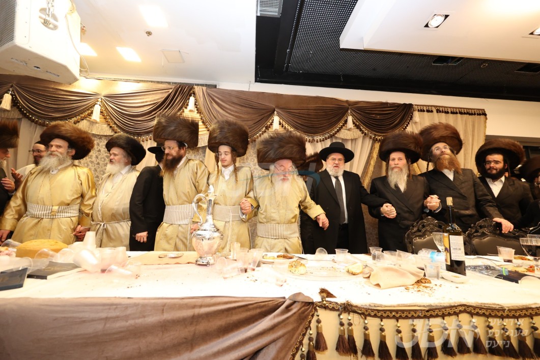 שמחת החתונה פון הכלה בת המקובל הגאון רבי משה פריש אבד&quot;ק יערות הדבש ירושלים מיט החתן בן העסקן הנודע הרב שמעון שישא יו&quot;ר מרכז עזרה ויעוץ