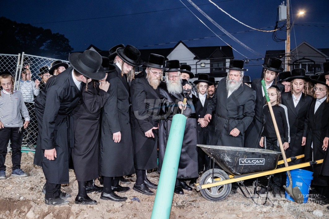 מעמד הנחת אבן הפינה פארן מקוה אין ביהמ&quot;ד טשערקאס אין מאנסי