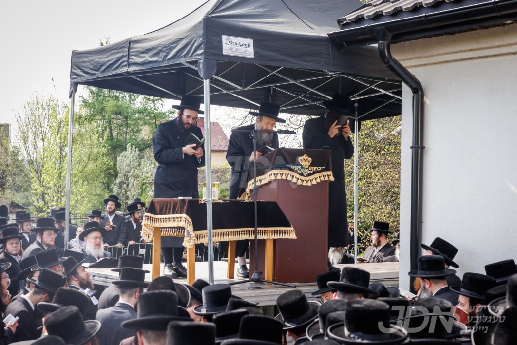 מסע התעוררות פון האדמו&quot;ר מבאבוב-45 צום שטאט צאנז, פוילין לרגל די יארצייט פון הרה&quot;ק מצאנז זי&quot;ע