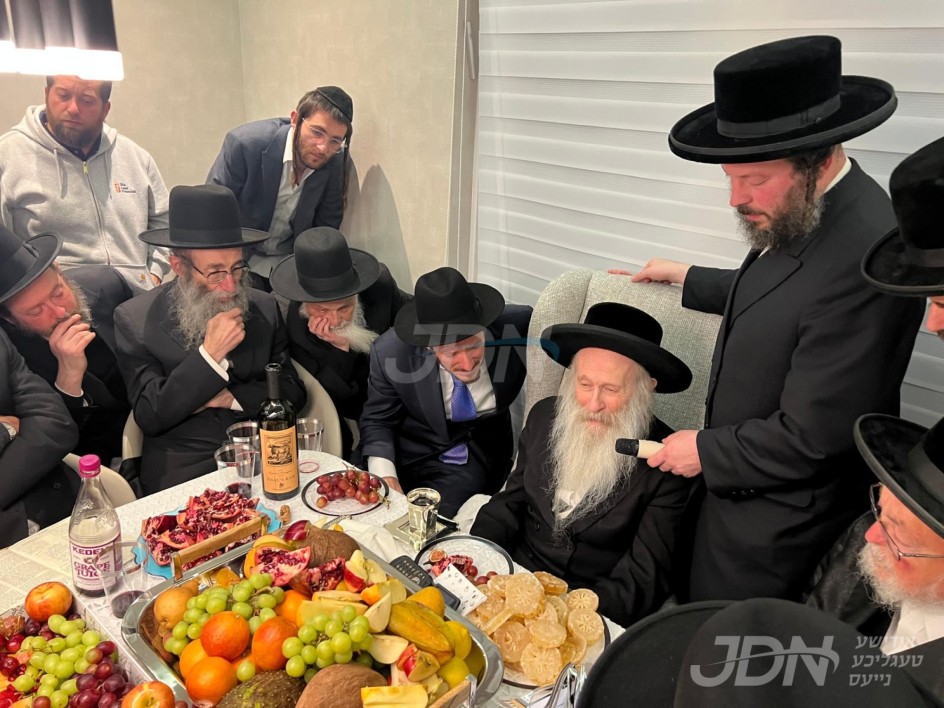 הגה"צ רבי מרדכי שטיינער ביים חמשה עשר בשבט טיש, אין פלארידע