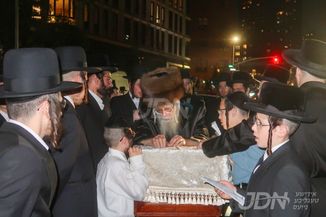 האדמו&quot;ר מדינוב ביי תשליך