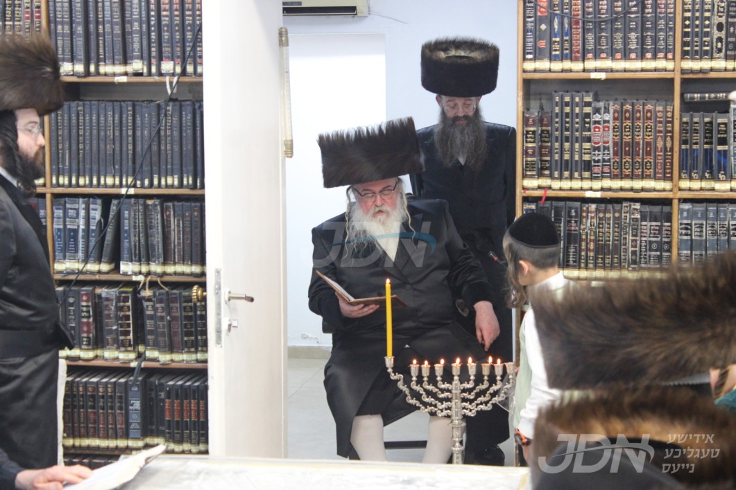 חנוכה אין חצר הקודש ביאלא רמת אהרן