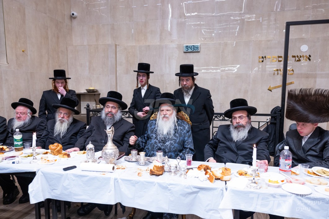 יארצייט פון הרה"ק בעל בני יששכר זי"ע ביי האדמו"ר מבלאזוב