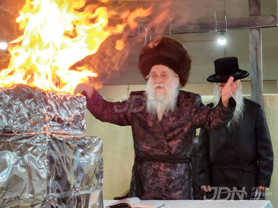 האדמו&quot;ר מבאטאשאן ביים הדלקה ל&quot;ג בעומר