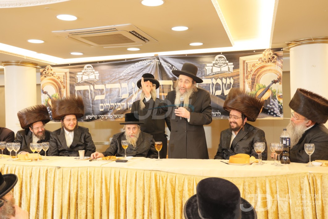 שמחת השבע ברכות דורך מרכז הכוללים ראחמיסטריווקא לכבודו פונעם מנהל הכוללים הרה&quot;ח ר&#039; חיים שמואל טווערסקי