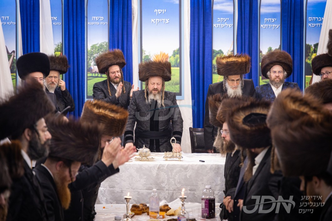 סוכות אין חצר הקודש ווערדאן פון בארא פארק