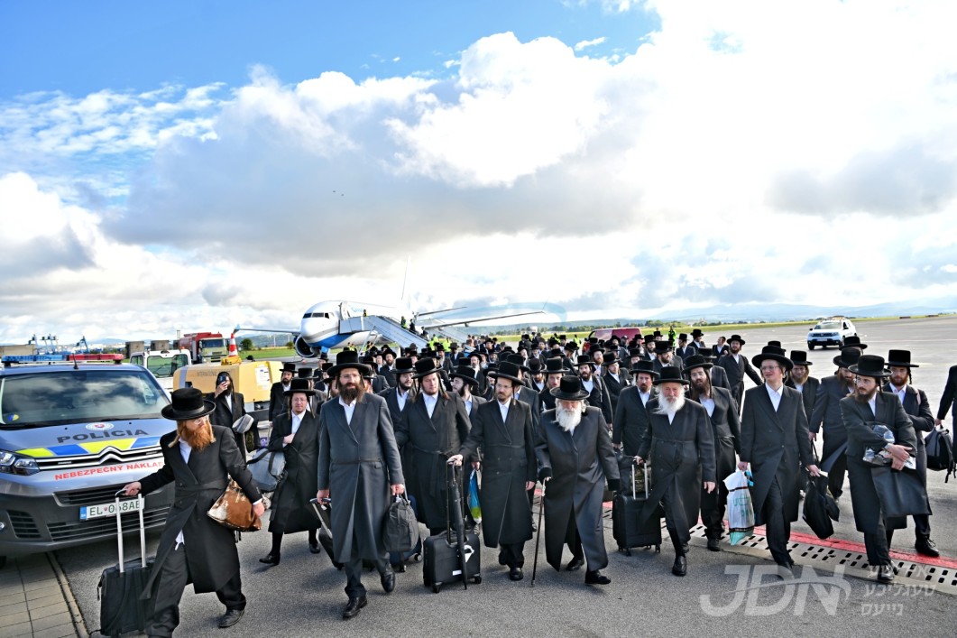 היסטארישע נסיעה פון האדמו&quot;ר מנדבורנה ירושלים צום עיר האבות בישטינא לרגל דאס התייסדות פון חצר הקודש נדבורנה ירושלים