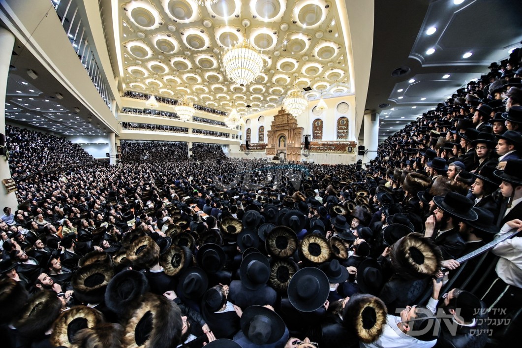 העכער 30 טויזנט אידן זענען זיך מתאסף אין דער גיגאנטישער וויזניצער שול צו דער יערליכער &#039;אסיפת הצלה&#039; קעגן די &#039;פגעי הטעכנאלאגיע&#039; בראשות הגה&quot;צ המשפיע רבי צבי מאיר זילבערבערג