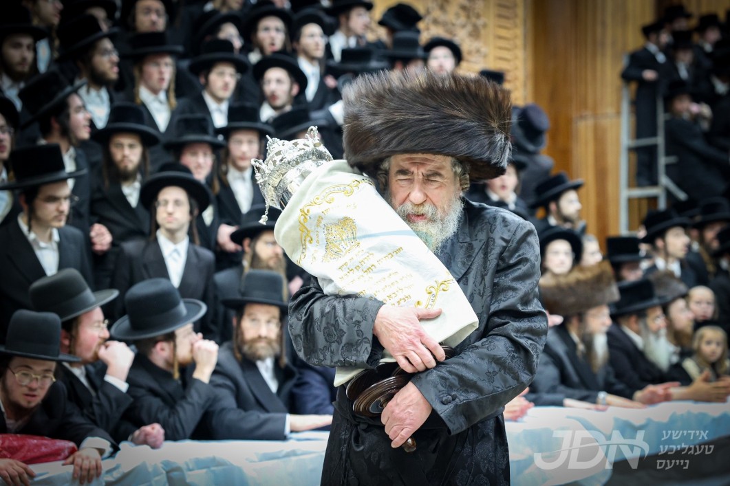 הכנסת ספר תורה צו ביהמ"ד הגדול ראחמיסטריווקא אין ירושלים