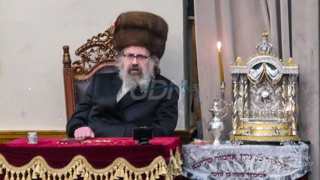 האדמו"ר מוויזניץ פון לאנדאן ביי הדלקת נרות חנוכה אין אנטווערפן