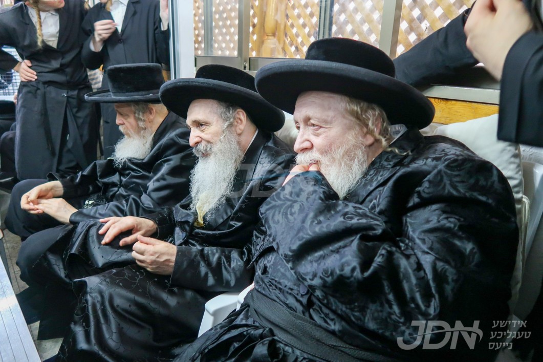 ניחום אבלים צום פטירה פון הרבנית מנעשכיז ע&quot;ה