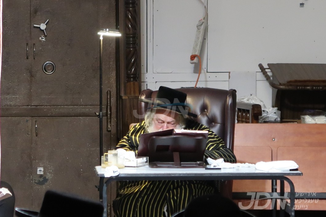 תשעה באב ביי האדמו&quot;ר מתולדות אברהם יצחק אין הר יונה