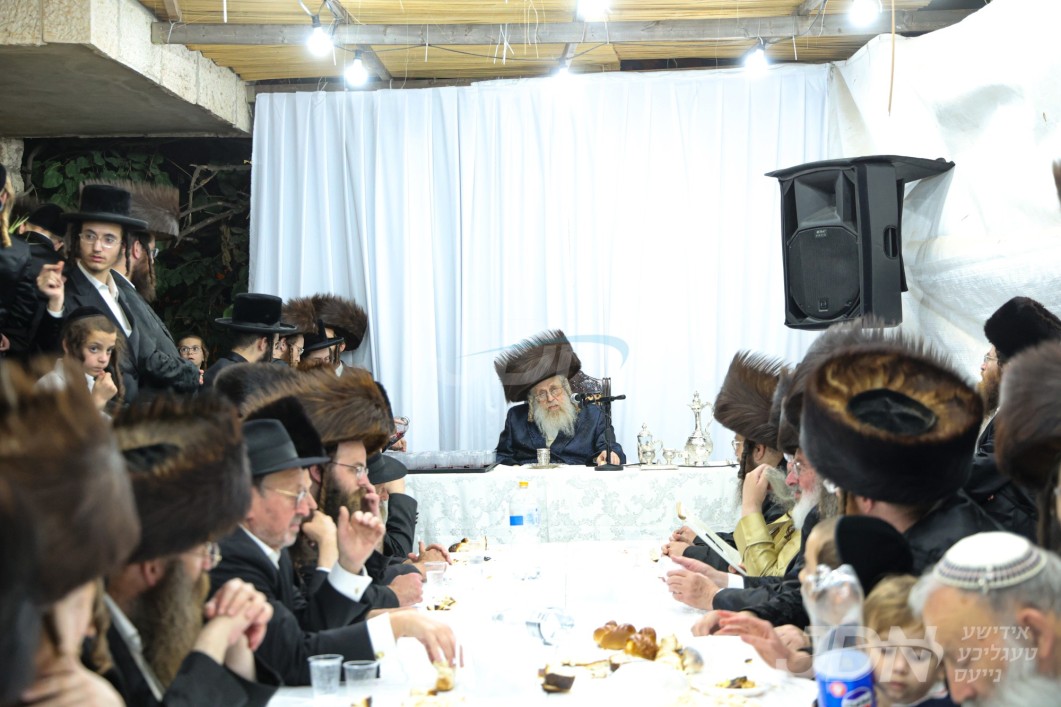 סוכות אין חצר הקודש קאמארנא