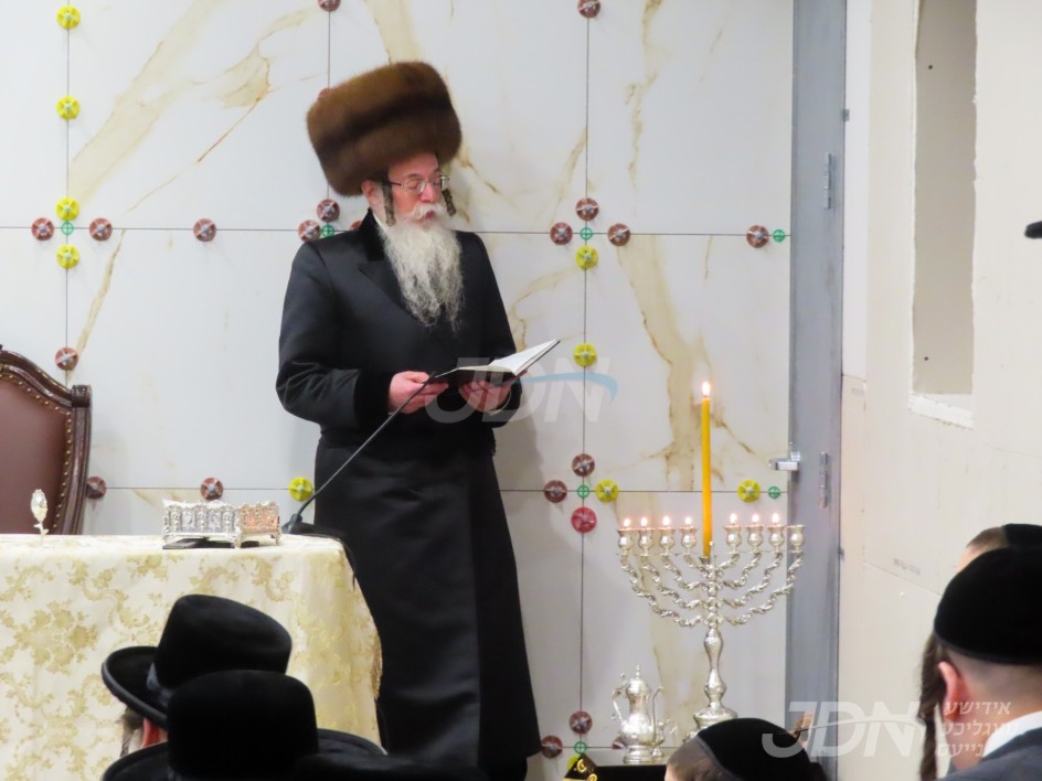 תושבי לאנדאן גרייטן זיך מיטצוהאלטן געהויבענע ימי חנוכה און ערשטמאליגע שבת במחיצת האדמו&quot;ר מסקולען וויליאמסבורג