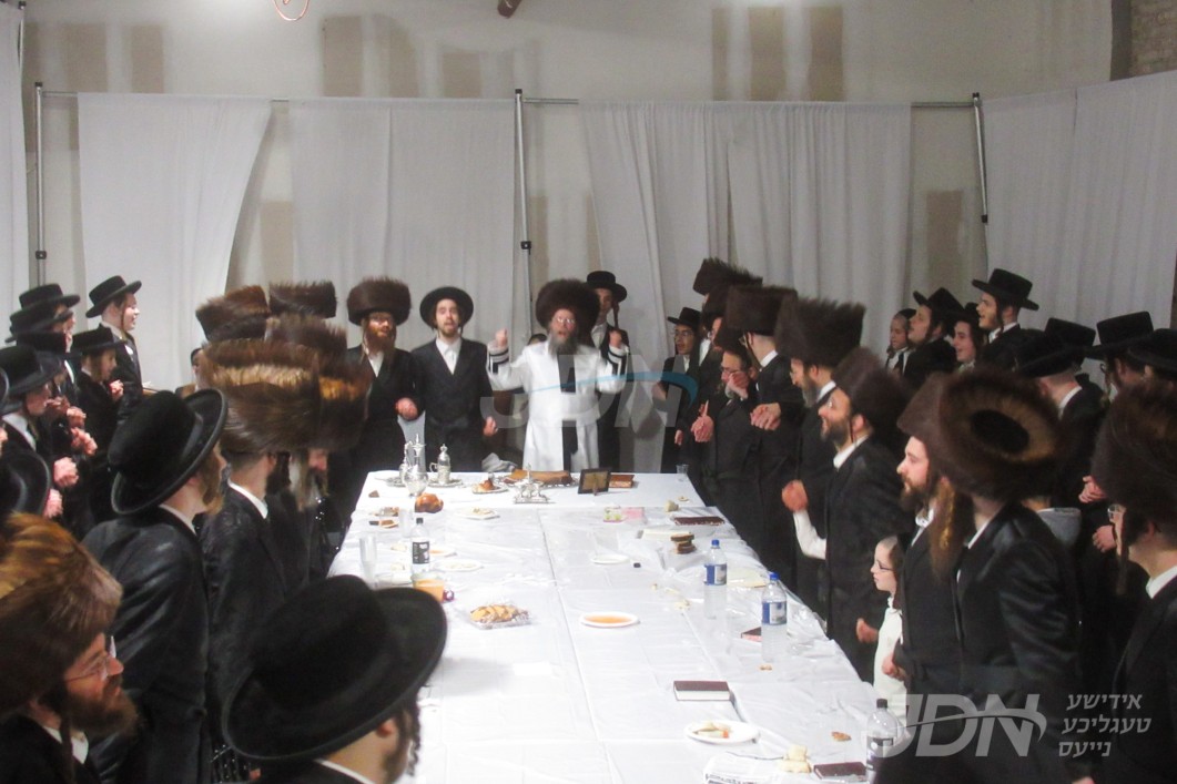 ראש השנה אין חצר הקודש קרעטשניף סיגעט וויליאמסבורג, נייע ביהמ&quot;ד באנייעט אויף ספענסער