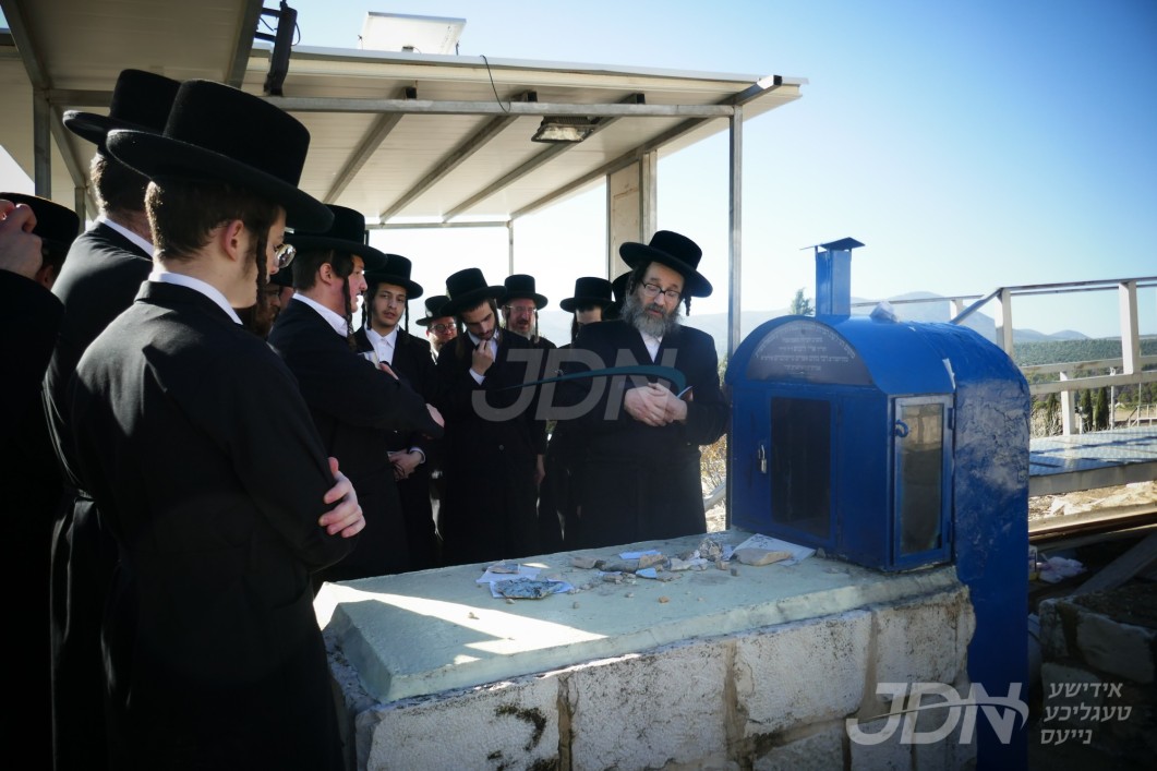 אב"ד פאפא מאנסי באזוכט אין ארה"ק