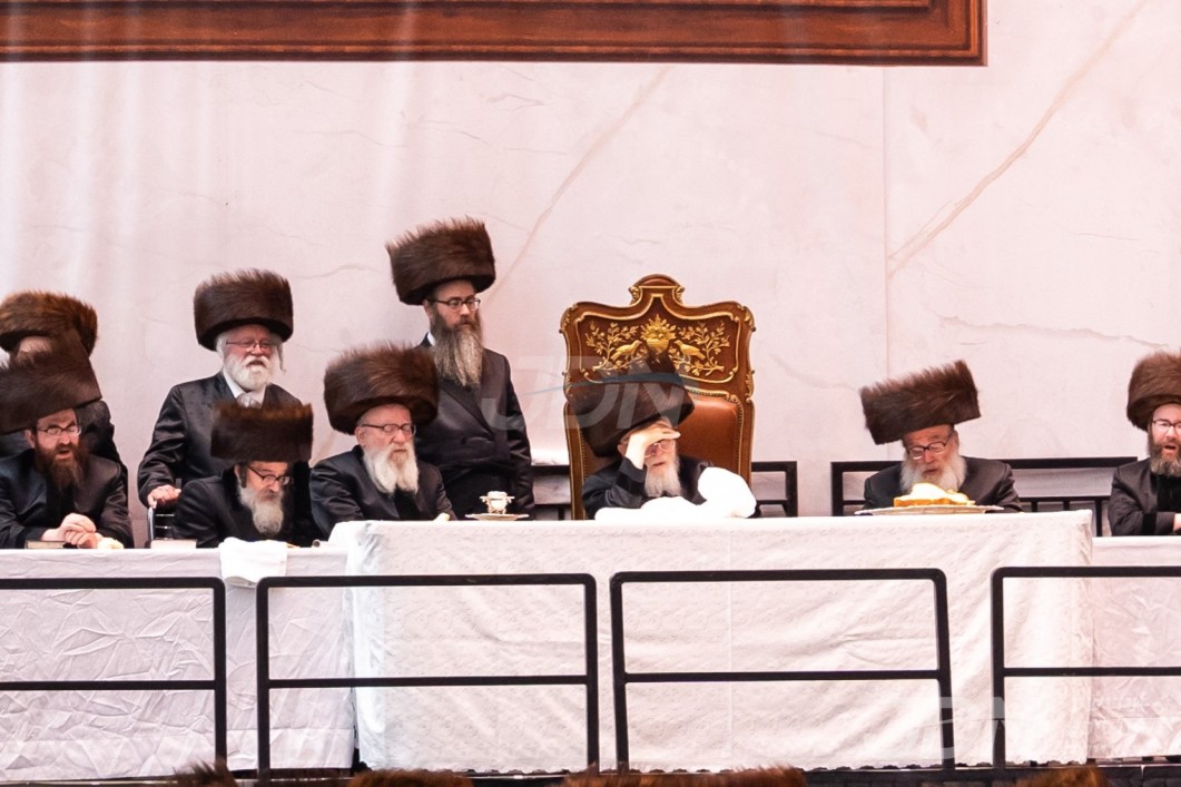 האדמו&quot;ר מסקולען פון מאנסי מיטגעהאלטן א פולער שבת בצל הקודש פון האדמו&quot;ר מסקווירא