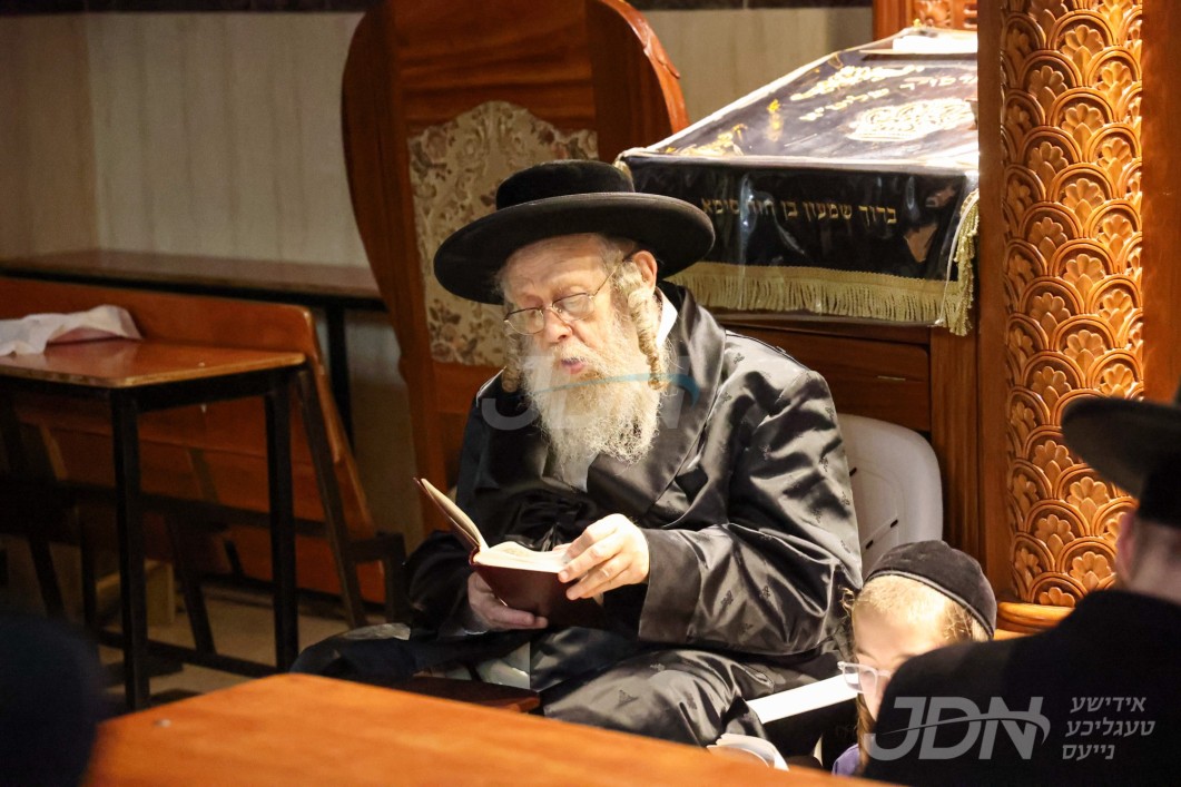 תשעה באב אין חצר הקודש קאמארנא