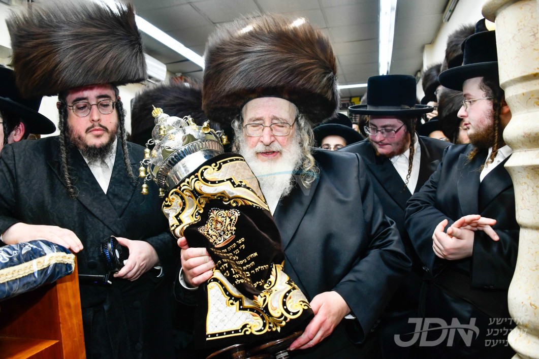 הכנסת ספר תורה צו ביהמ&quot;ד ספינקא אין ירושלים