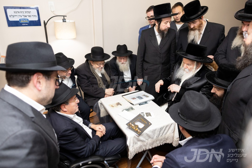 געוואלדיגע קידוש השם ביים ניחום אבלים בבית הנגיד החסיד ר&#039; שלמה ווערדיגער, הרה&quot;צ ר&#039; נחמיה אלתר אנגעקומען קיין אמעריקע בשליחות הקודש פון אביו האדמו&quot;ר מגור