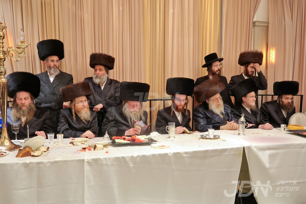 שמחת החתונה בבית קאזמיר - קאמארנא