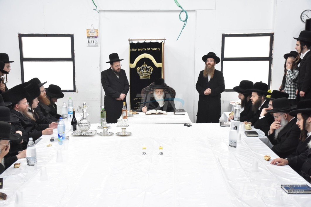 יארצייט פון הרה&quot;ק בעל נחלת דן ממאדזיץ זצ&quot;ל ביי בנו האדמו&quot;ר ממאדזיץ