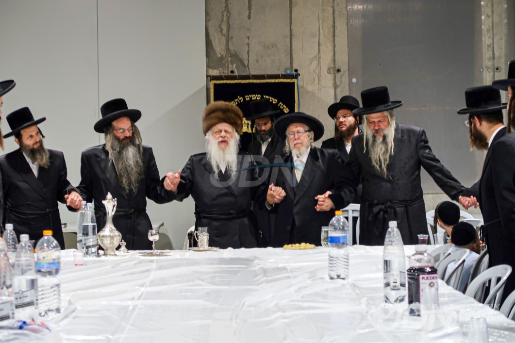 מעמד חנוכת הבית און קביעת מזוזה פון ביהמ&quot;ד סטרעליסק אין בית שמש