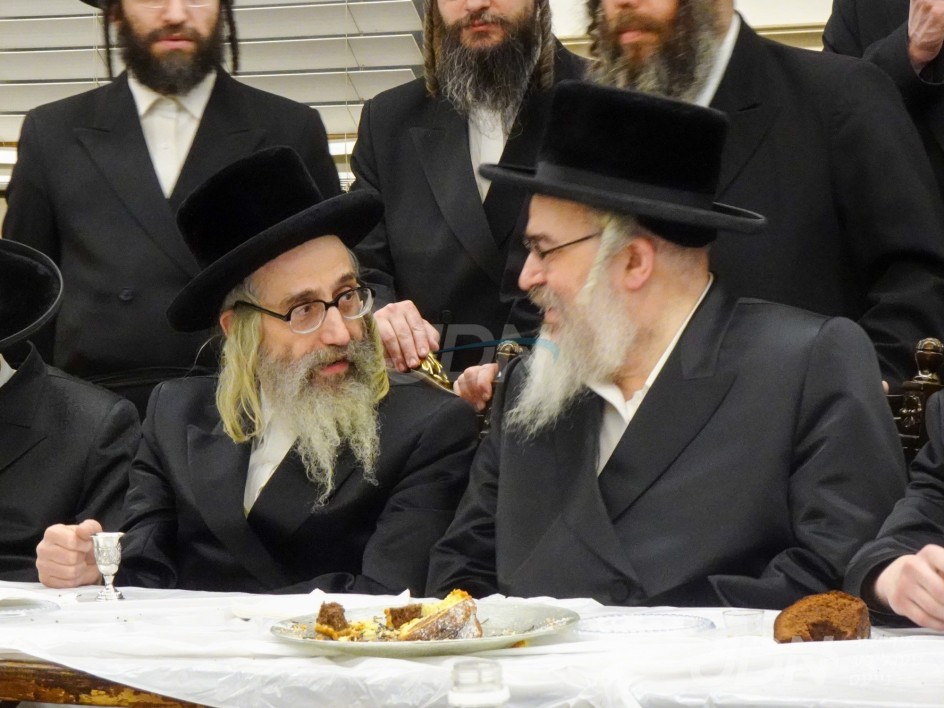 האדמו&quot;ר מוויזניץ וומס&quot;ב ערווארטעט אויף א באזוך אין מאנטריאל לכבוד די חתונה פון א אייניקל