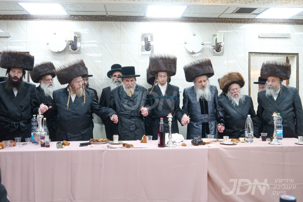 שמחת השבע ברכות פון החתן בן האדמו&quot;ר משומרי אמונים בני ברק מיט הכלה בת האדמו&quot;ר משומרי אמונים ירושלים