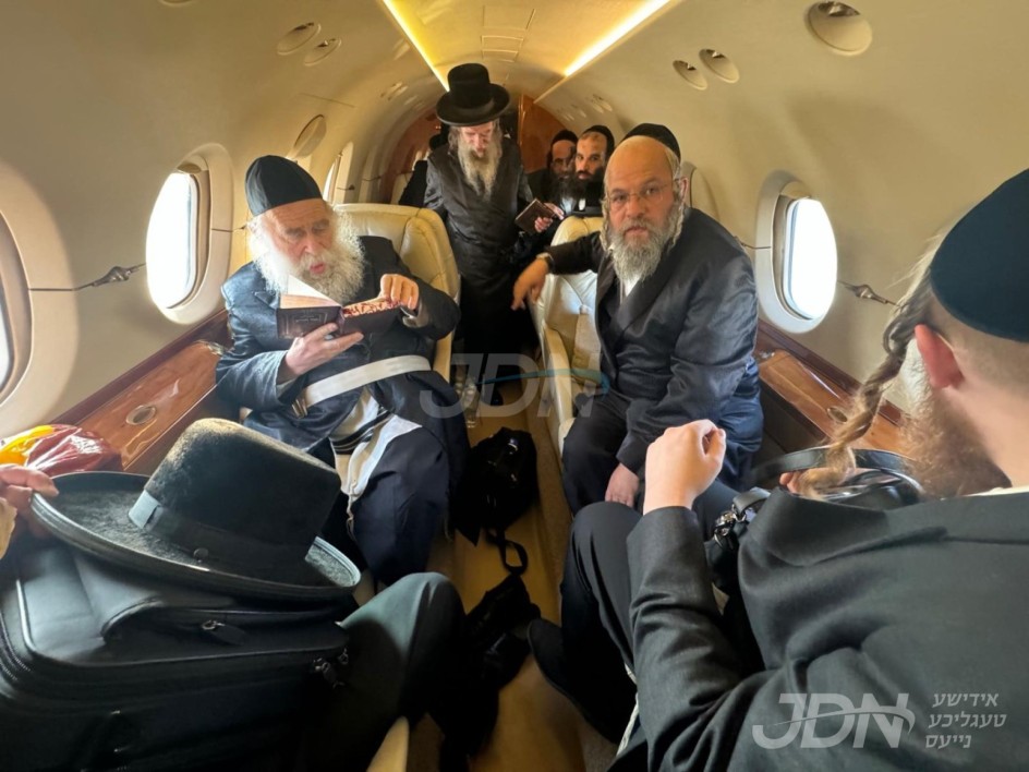 כ&quot;ק גאב&quot;ד מאקאווא אנגעקומען בשלום קיין ארה&quot;ק דורך ירדן