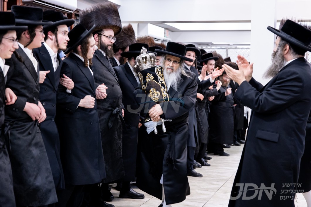 הכנסת ספר תורה צו ביהמ&quot;ד בית יהושע דקיט&quot;ל סאטמאר אין קרית יטב לב נדבת הנגיד ר&#039; הערשל שטערן