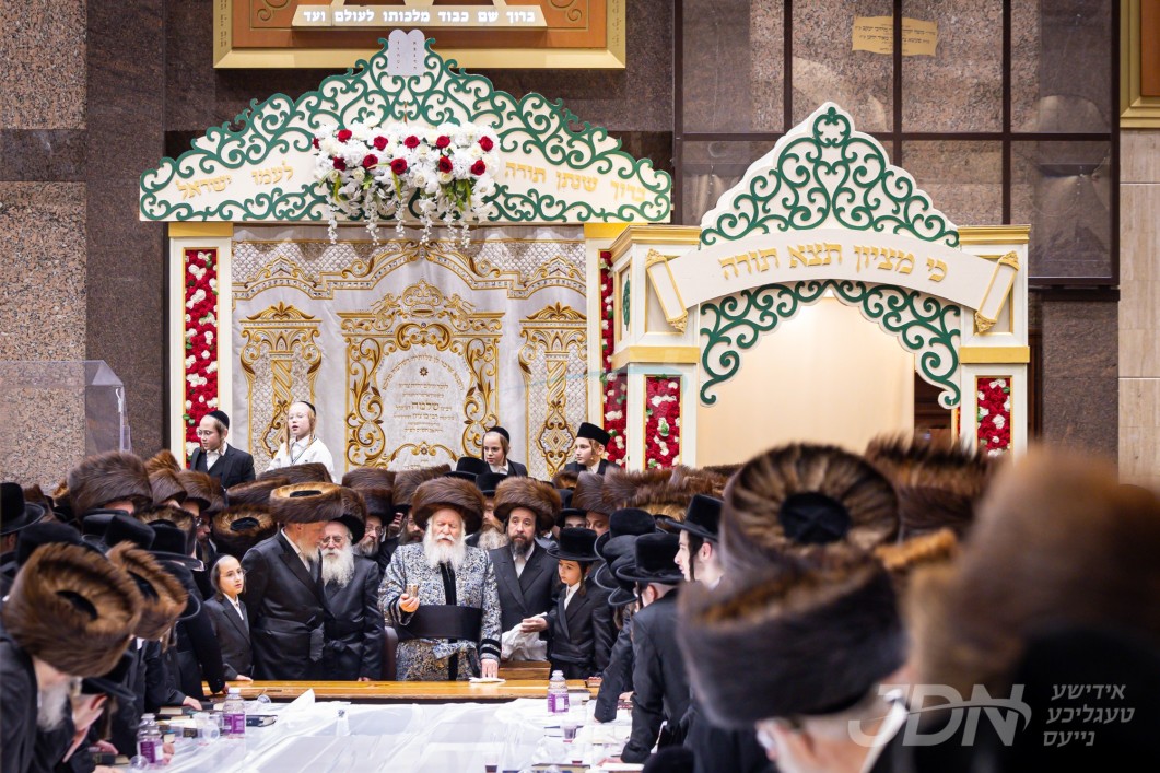 מוצאי שבועות אין חצר הקודש באבוב