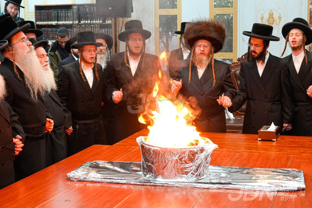 חנוכה אין חצר הקודש שומרי אמונים בני ברק