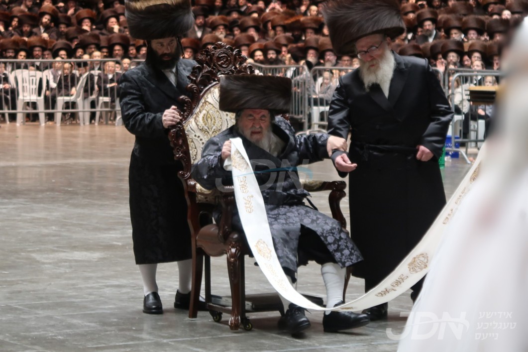 חסידי וויזניץ לעבן מיט געהויבענע טעג מיטן רבי&#039;ן אין אמעריקע, אנדערש ווי געפלאנט וועט דער רבי אהיימפארן נאך בעפאר שבת