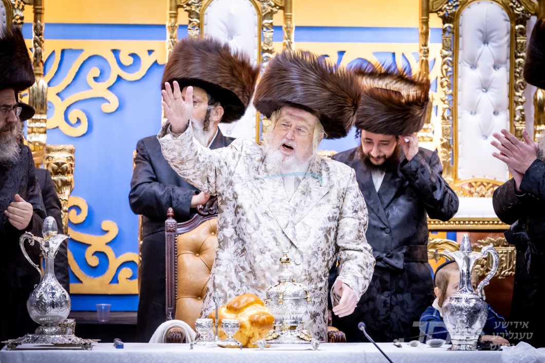 סוכות אין חצר הקודש מונקאטש