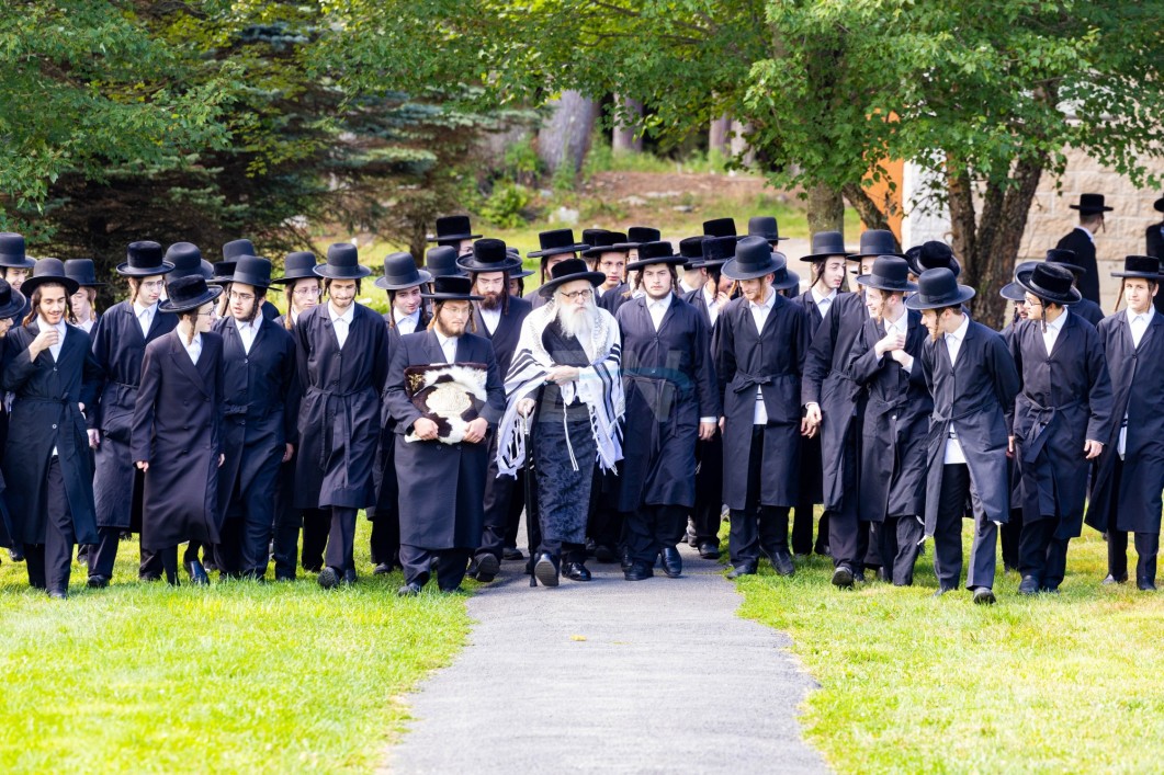 האדמו&quot;ר מקאשוי אין מחנה ברכת שמים קאשוי