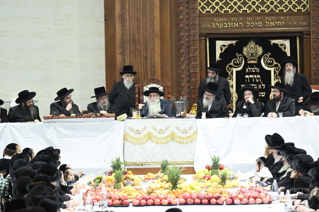 האדמו"ר מצאנז ביים חמשה עשר בשבט טיש