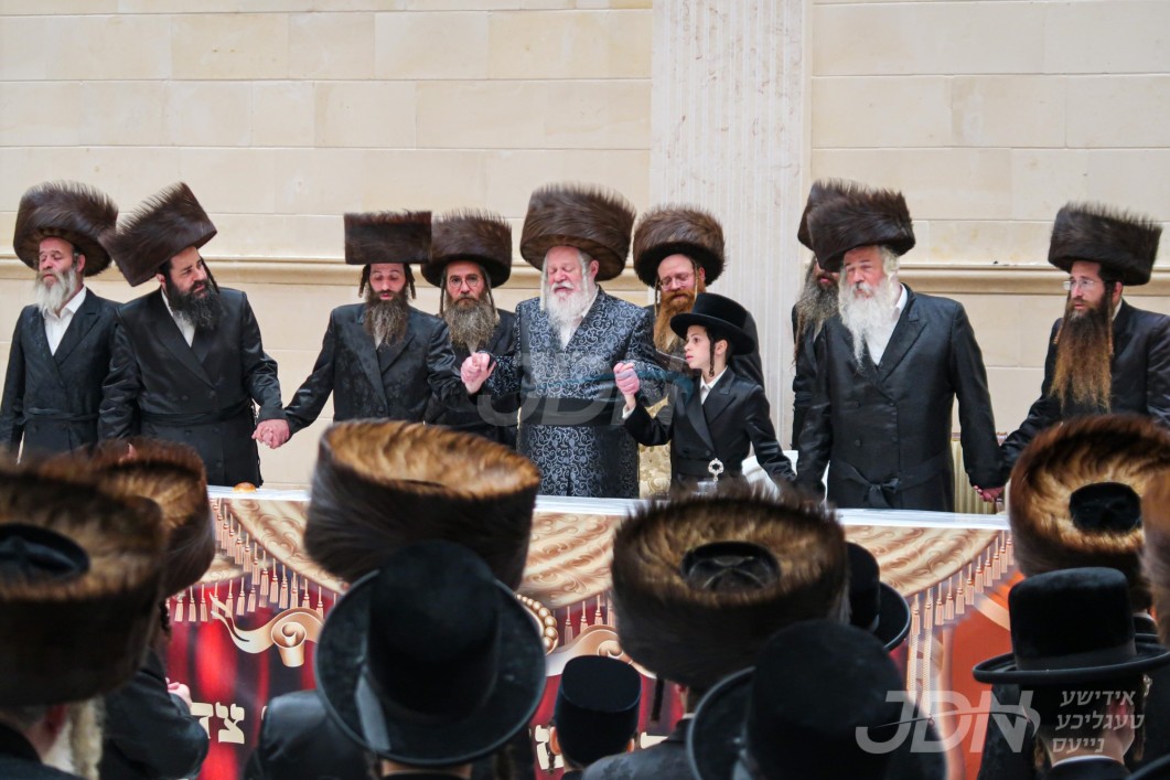 שמחת הבר מצוה פון אן אייניקל פון האדמו&quot;ר מפרימישלאן