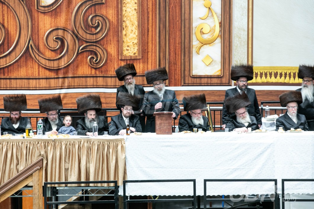 בעידן חדוותא: בית הוראה ד'שיכון סקווירא שטעלט אוועק א נייע אפטיילונג "מצויינים בהלכה" צו פארשטערקערן די כח ההוראה