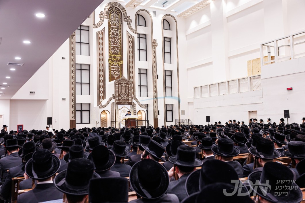 גרויס התעוררות בעניני תפילה ביים גרויסן אסיפת התעוררות בחצר הקודש באבוב 45