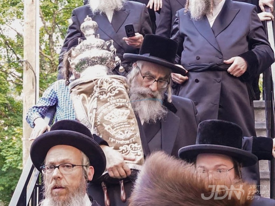 שרעקליכע פאסירונג אין ישיבת וויזניץ אין נייעק בצל האדמו&quot;ר מוויזניץ פון מאנסי,  ווען ספר תורה פאלט אויף די ערד רח&quot;ל