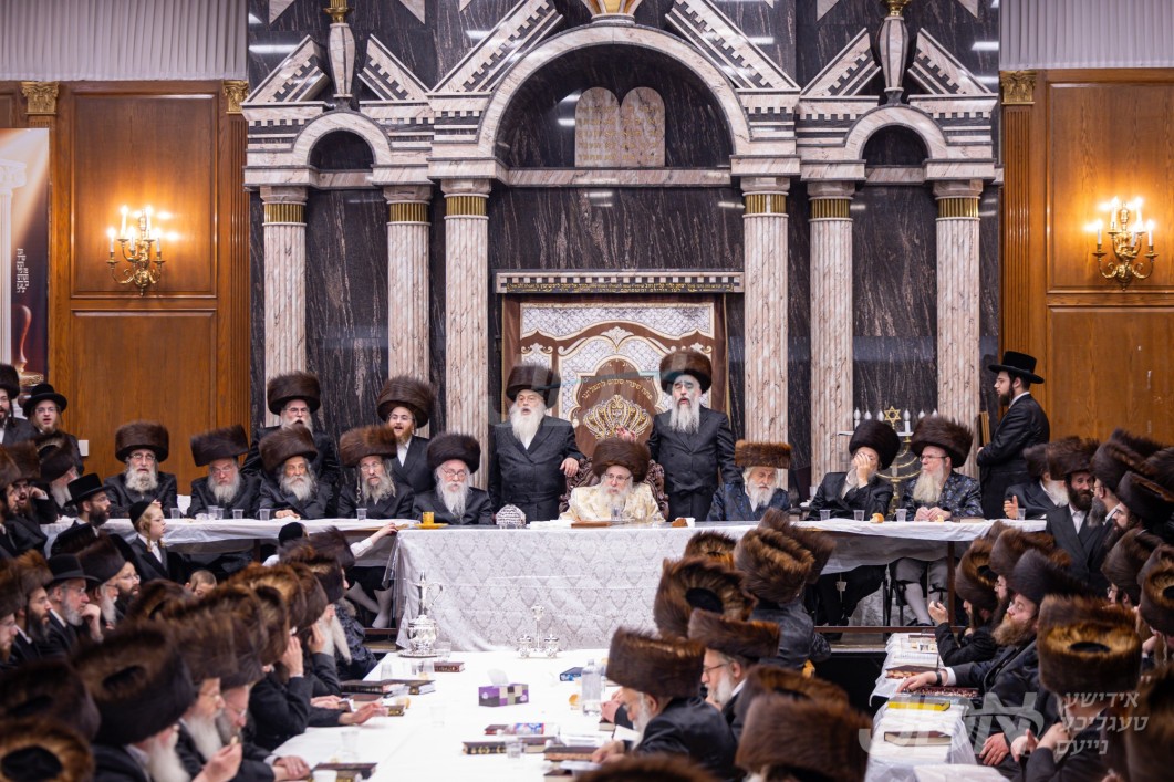 שבת יארצייט פון הרה&quot;ק מצאנז קלויזענבורג זי&quot;ע ביי בנו האדמו&quot;ר מצאנז קלויזענבורג