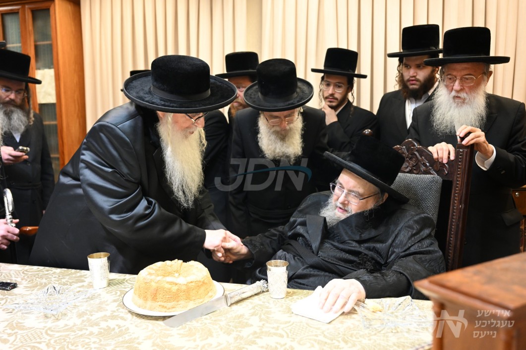 האדמו&quot;ר מצאנז באזוכט ביי האדמו&quot;ר מבעלזא