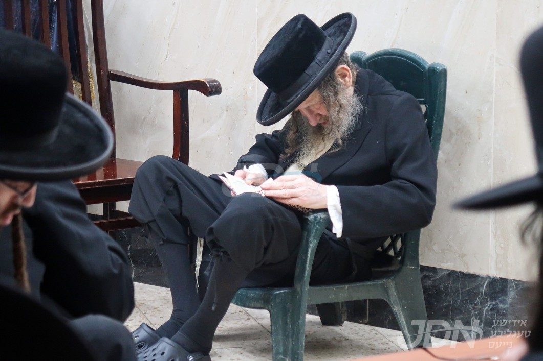 תשעה באב אין חצר הקודש לעלוב ניקלשבורג