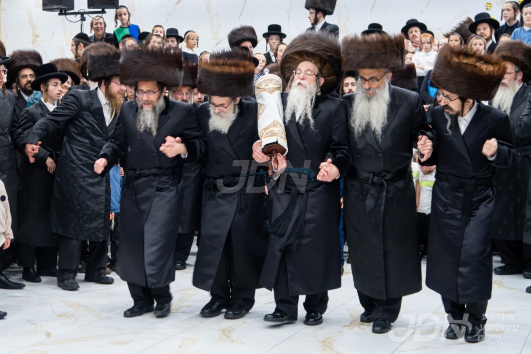 הכנסת ספר תורה צו ביהמ&quot;ד סקולען וויליאמסבורג