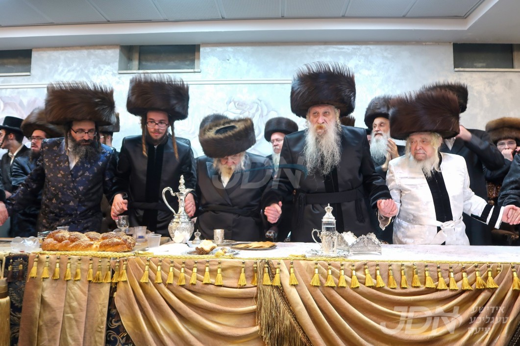 שמחת החתונה בבית טשארנאביל - קרעטשניף סיגעט - טשערנאוויץ