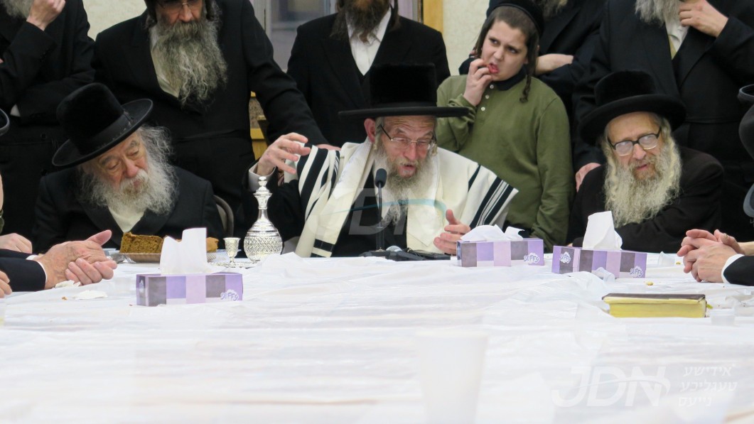 האדמו"ר מסלאנים ערווארטעט אויף א געהויבענע באזוך אין ניו יארק, שבת יתרו קבלת התורה בקרב חסידיו אין מאנסי