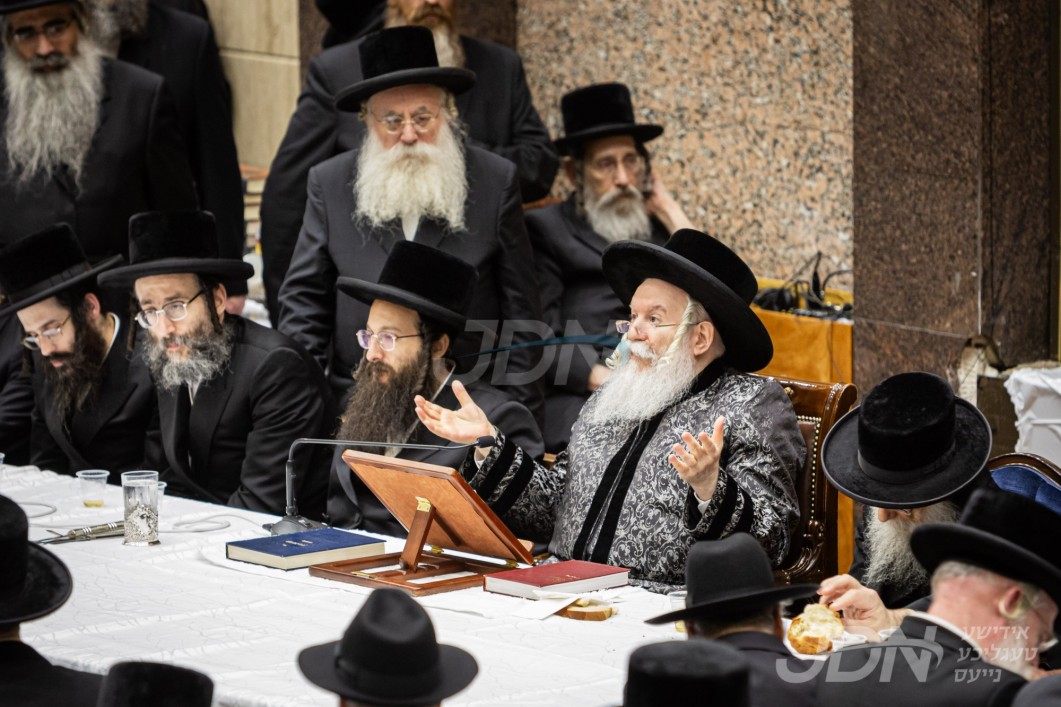 יארצייט פון הרה&quot;ק בעל קדושת ציון מבאבוב זי&quot;ע ביי האדמו&quot;ר מבאבוב