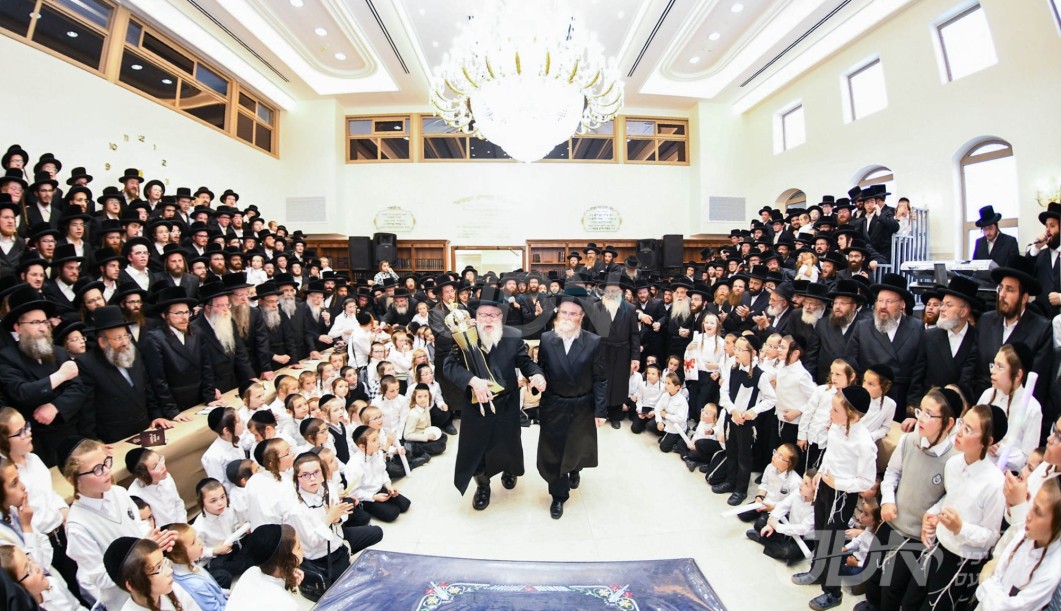 מעמד הכנסת ספר תורה און חנוכת הבית פון ביהמ"ד סקווירא אין רמה ד' בית שמש